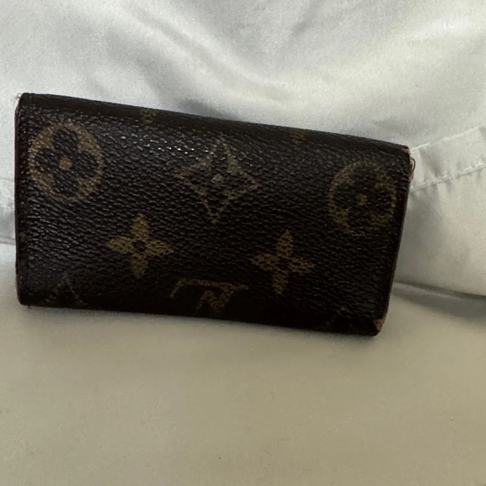 Louis Vuitton Monogram Canvas Key Pouch in Brown with Gold Snap - Picture 5 of 16